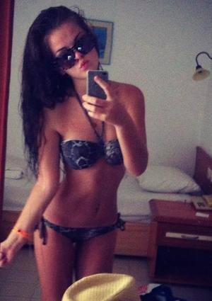Briana (19) in California | Casual Dating with Older Men