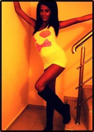 Kenzie, 18 in Ohio | Younger Adult Woman, Older Men