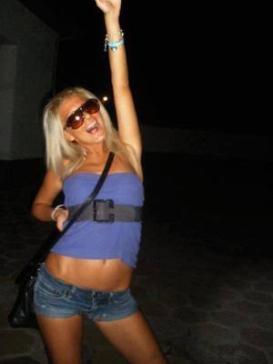 Meet Dana (20) from Ontario | Local Dating Profile