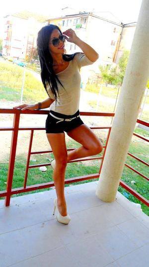 Local Illinois Profile: Emma (21) | Older Men Welcome