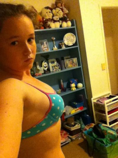 Tawnya from Masontown, Pennsylvania is looking for adult webcam chat