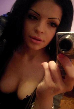 Britteny from Maryland is looking for adult webcam chat