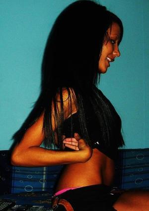 Claris from North Smithfield, Rhode Island is looking for adult webcam chat