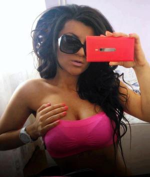 Deadra from Tennessee is looking for adult webcam chat