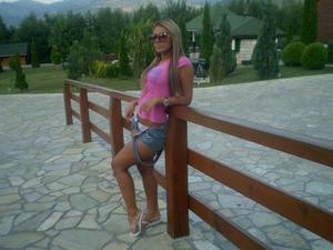 Kelli from Connecticut is looking for adult webcam chat