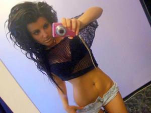 Dusti from Kingston, Tennessee is looking for adult webcam chat