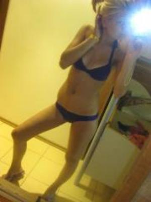 Lynsey from  is looking for adult webcam chat