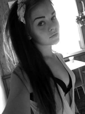 Julienne from Chadron, Nebraska is looking for adult webcam chat