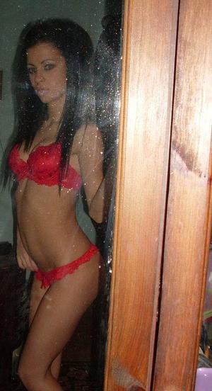 Tama from Weeki Wachee Gardens, Florida is looking for adult webcam chat