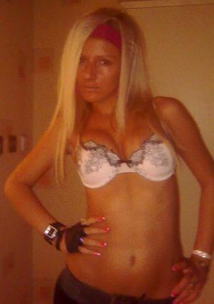 Jacklyn from Center, North Dakota is looking for adult webcam chat