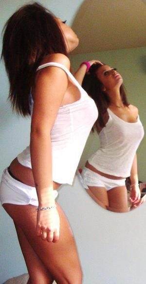 Gretchen from Secretary, Maryland is looking for adult webcam chat