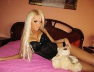 Liane from Fairview, Kentucky is looking for adult webcam chat