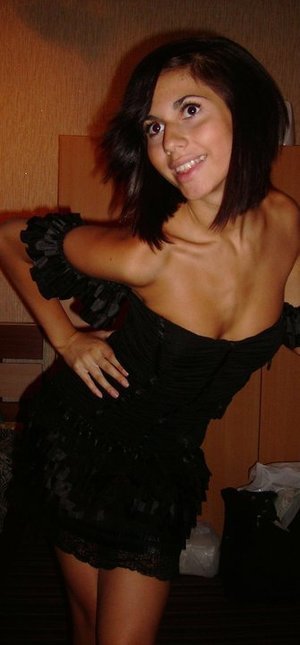 Meet local singles like Elana from Littleton, Colorado who want to fuck tonight