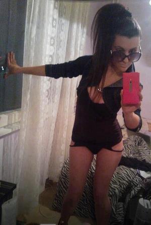 Jeanelle from Odessa, Delaware is looking for adult webcam chat